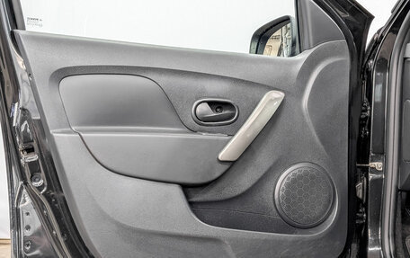 Renault Logan II, 2019 год, 1 240 000 рублей, 19 фотография