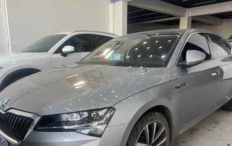 Skoda Superb III рестайлинг, 2023 год, 2 100 000 рублей, 1 фотография