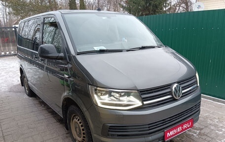 Volkswagen Multivan T6 рестайлинг, 2019 год, 3 800 000 рублей, 1 фотография