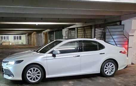 Toyota Camry, 2022 год, 3 700 000 рублей, 1 фотография