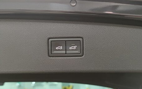 Volkswagen Tiguan II, 2019 год, 2 550 000 рублей, 10 фотография