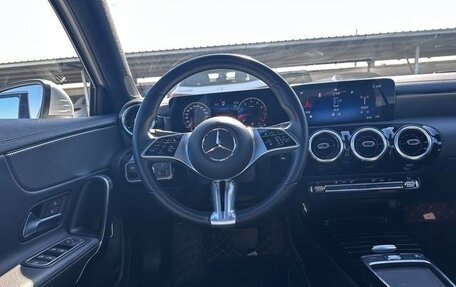 Mercedes-Benz A-Класс, 2022 год, 2 100 000 рублей, 10 фотография