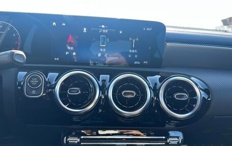 Mercedes-Benz A-Класс, 2022 год, 2 100 000 рублей, 11 фотография