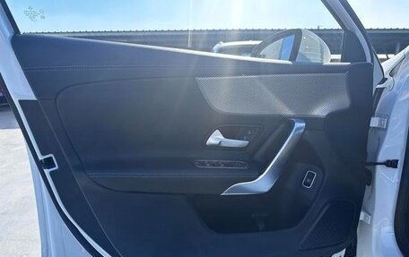 Mercedes-Benz A-Класс, 2022 год, 2 100 000 рублей, 14 фотография