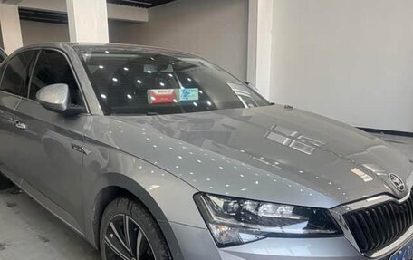 Skoda Superb III рестайлинг, 2023 год, 2 100 000 рублей, 2 фотография