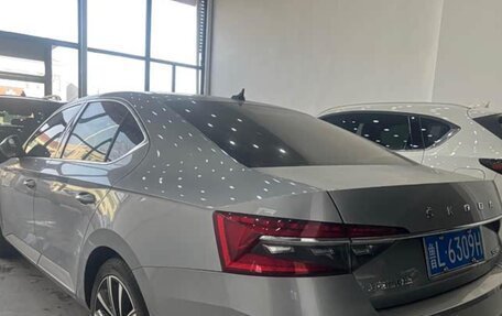 Skoda Superb III рестайлинг, 2023 год, 2 100 000 рублей, 3 фотография