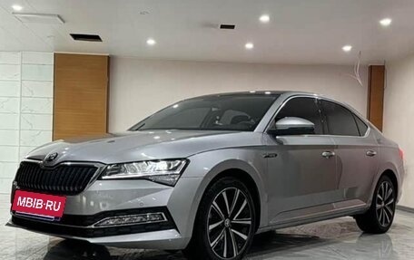 Skoda Superb III рестайлинг, 2023 год, 2 069 100 рублей, 3 фотография