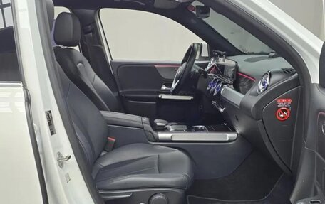 Mercedes-Benz GLB, 2022 год, 2 600 000 рублей, 14 фотография