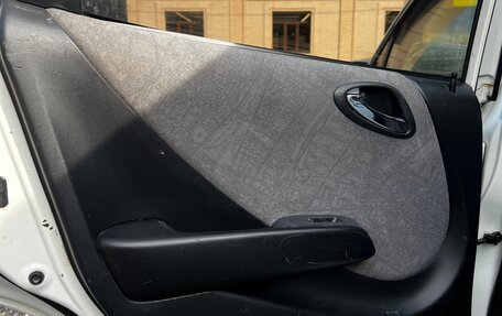 Honda Fit III, 2001 год, 380 000 рублей, 14 фотография