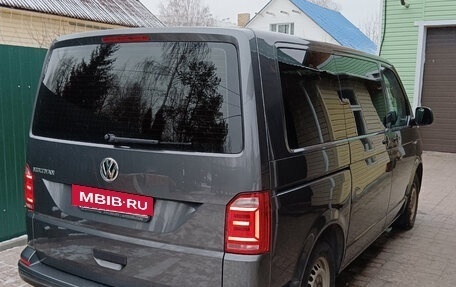 Volkswagen Multivan T6 рестайлинг, 2019 год, 3 800 000 рублей, 8 фотография