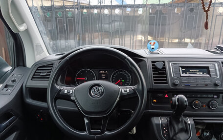 Volkswagen Multivan T6 рестайлинг, 2019 год, 3 800 000 рублей, 12 фотография