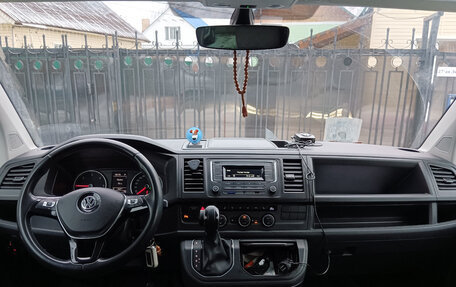 Volkswagen Multivan T6 рестайлинг, 2019 год, 3 800 000 рублей, 13 фотография