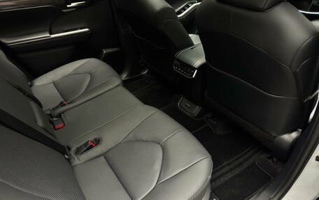 Toyota Highlander, 2025 год, 5 850 000 рублей, 23 фотография