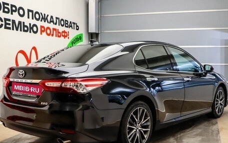 Toyota Camry, 2023 год, 3 575 000 рублей, 4 фотография