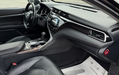 Toyota Camry, 2018 год, 2 370 000 рублей, 7 фотография