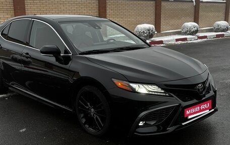 Toyota Camry, 2021 год, 1 880 000 рублей, 2 фотография