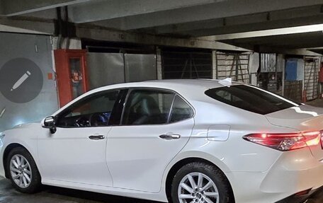 Toyota Camry, 2022 год, 3 700 000 рублей, 2 фотография