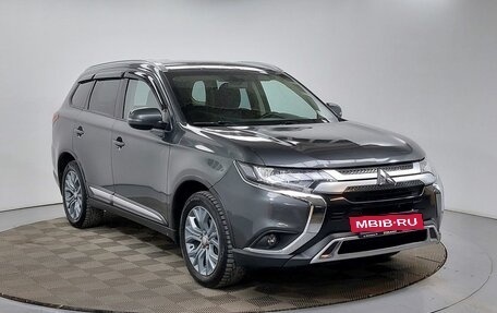 Mitsubishi Outlander III рестайлинг 3, 2020 год, 2 469 000 рублей, 3 фотография