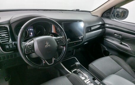 Mitsubishi Outlander III рестайлинг 3, 2020 год, 2 469 000 рублей, 10 фотография