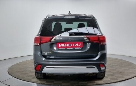Mitsubishi Outlander III рестайлинг 3, 2020 год, 2 469 000 рублей, 6 фотография