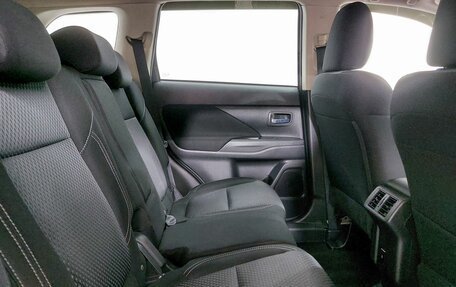 Mitsubishi Outlander III рестайлинг 3, 2020 год, 2 469 000 рублей, 14 фотография