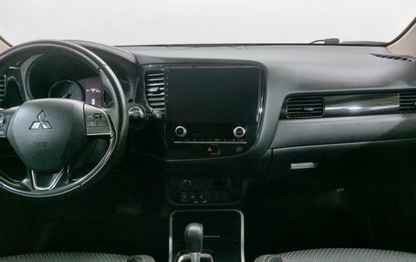 Mitsubishi Outlander III рестайлинг 3, 2020 год, 2 469 000 рублей, 12 фотография