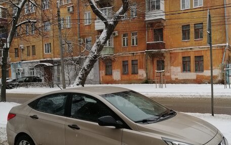 Hyundai Solaris II рестайлинг, 2013 год, 1 100 000 рублей, 2 фотография