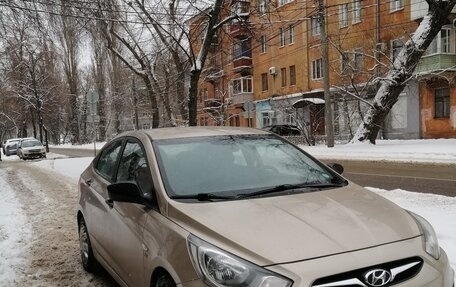 Hyundai Solaris II рестайлинг, 2013 год, 1 100 000 рублей, 6 фотография