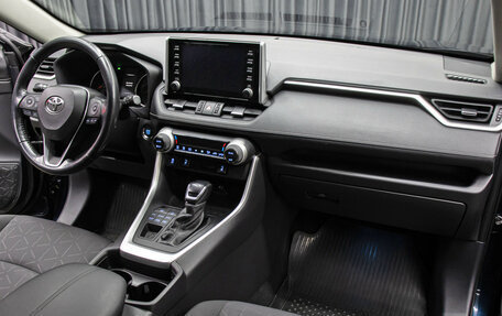 Toyota RAV4, 2019 год, 2 698 000 рублей, 11 фотография