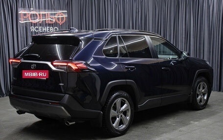 Toyota RAV4, 2019 год, 2 698 000 рублей, 5 фотография