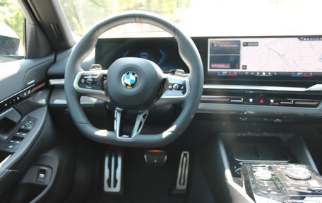 BMW 5 серия, 2025 год, 6 065 311 рублей, 5 фотография