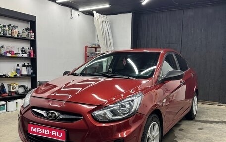 Hyundai Solaris II рестайлинг, 2011 год, 730 000 рублей, 1 фотография