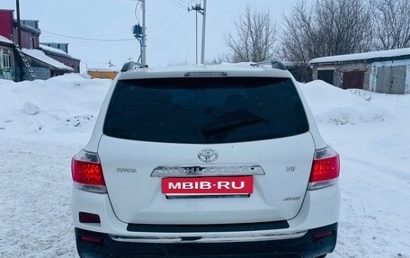 Toyota Highlander III, 2013 год, 2 100 000 рублей, 3 фотография