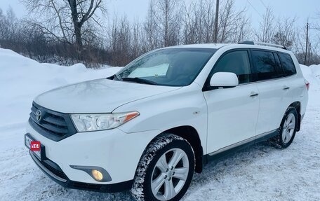 Toyota Highlander III, 2013 год, 2 100 000 рублей, 2 фотография