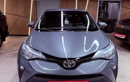 Toyota C-HR I рестайлинг, 2021 год, 2 500 000 рублей, 2 фотография