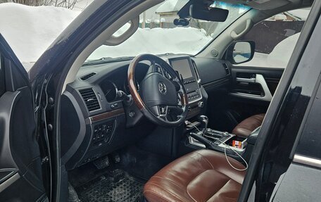 Toyota Land Cruiser 200, 2018 год, 6 200 000 рублей, 3 фотография