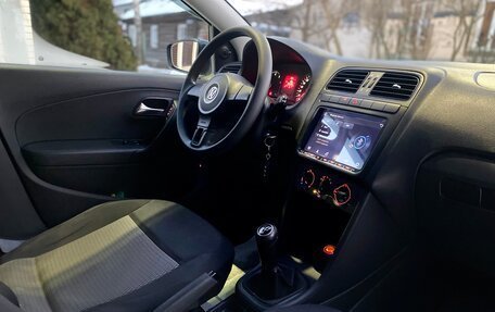 Volkswagen Polo VI (EU Market), 2011 год, 570 000 рублей, 23 фотография