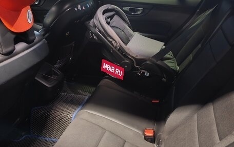 Volvo V60 Cross Country II, 2021 год, 4 000 000 рублей, 10 фотография