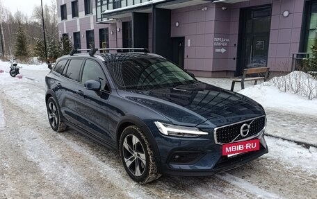 Volvo V60 Cross Country II, 2021 год, 4 000 000 рублей, 5 фотография