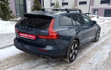 Volvo V60 Cross Country II, 2021 год, 4 000 000 рублей, 6 фотография
