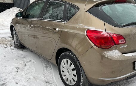 Opel Astra J, 2014 год, 900 000 рублей, 3 фотография