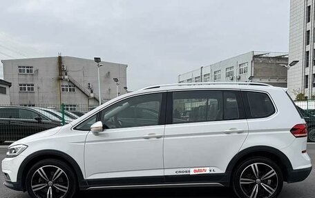 Volkswagen Touran III, 2021 год, 1 725 000 рублей, 4 фотография