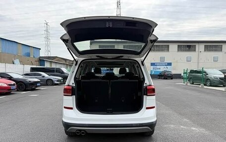 Volkswagen Touran III, 2021 год, 1 725 000 рублей, 16 фотография