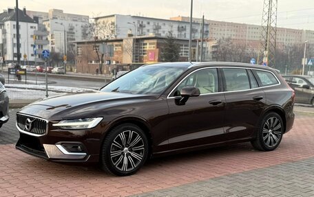 Volvo V60 II, 2023 год, 5 750 000 рублей, 3 фотография