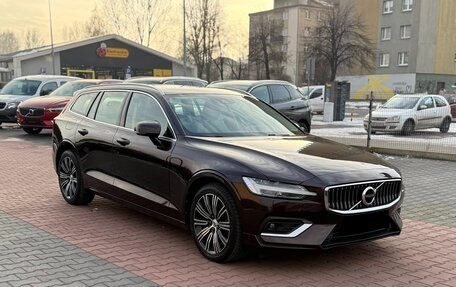 Volvo V60 II, 2023 год, 5 750 000 рублей, 2 фотография