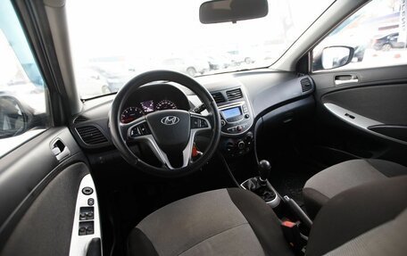 Hyundai Solaris II рестайлинг, 2011 год, 630 000 рублей, 8 фотография