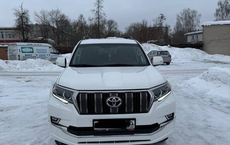 Toyota Land Cruiser Prado 150 рестайлинг 2, 2018 год, 5 900 000 рублей, 3 фотография