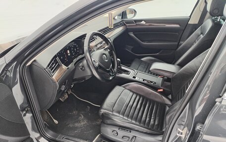 Volkswagen Passat B8 рестайлинг, 2018 год, 1 700 000 рублей, 10 фотография