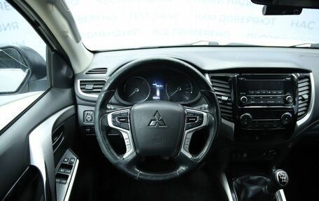 Mitsubishi Pajero Sport III рестайлинг, 2018 год, 2 390 000 рублей, 12 фотография