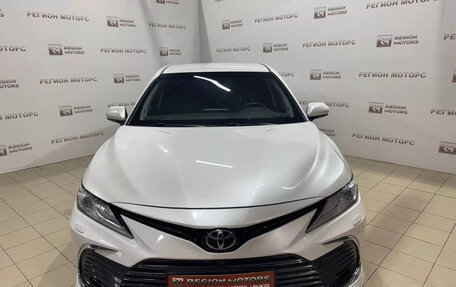 Toyota Camry, 2021 год, 3 190 000 рублей, 1 фотография